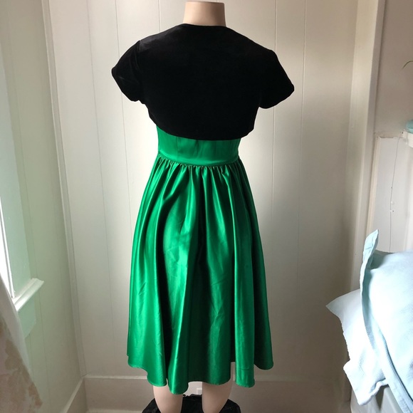 Gorgeous pinup dress with reversible jacket - Picture 5 of 9